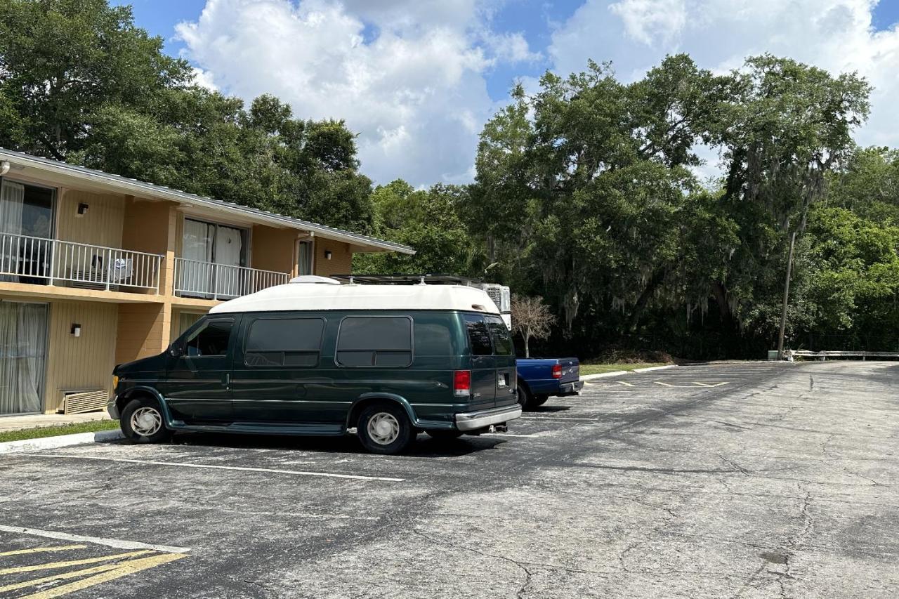 Kampus Inn Gainesville - University Area Hotel Экстерьер фото