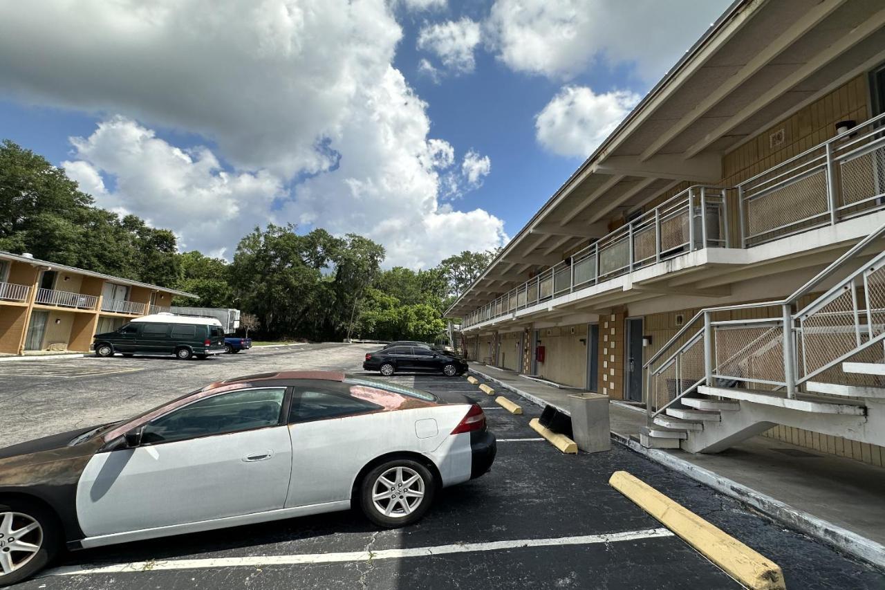 Kampus Inn Gainesville - University Area Hotel Экстерьер фото